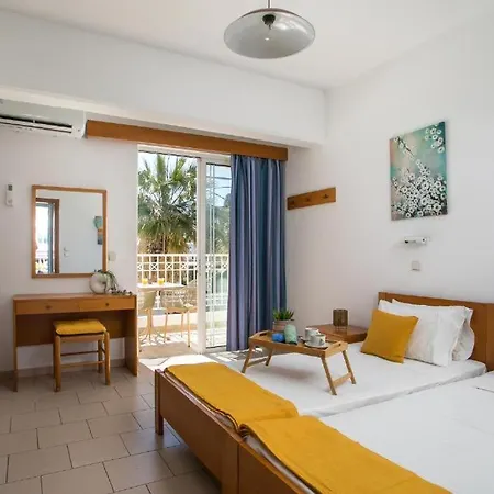 Lar Aparthotel 3*