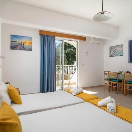 Aparthotel Lar 3*